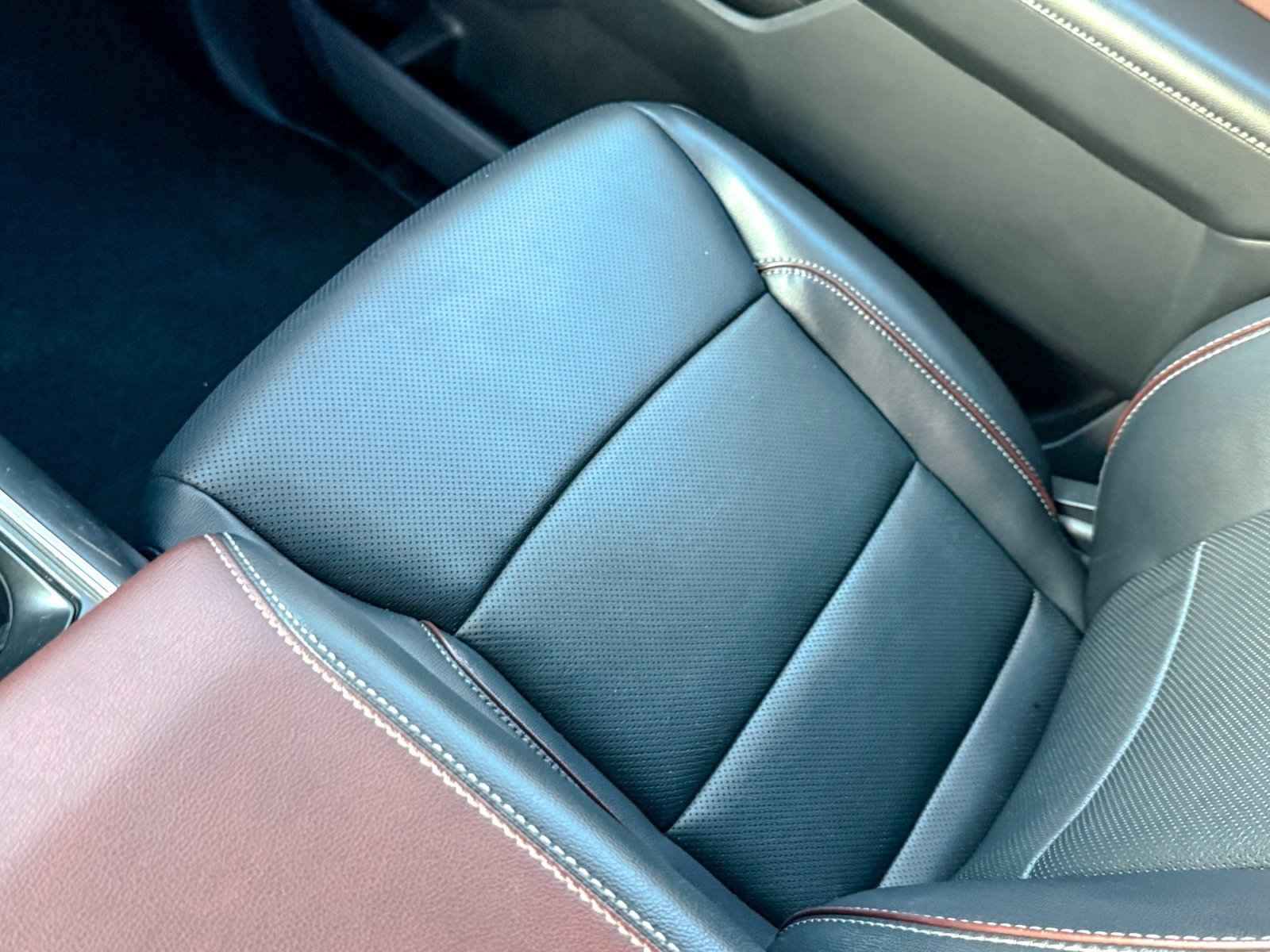 Certified 2023 Ford F150 Lariat w/ Equipment Group 502A High image 38