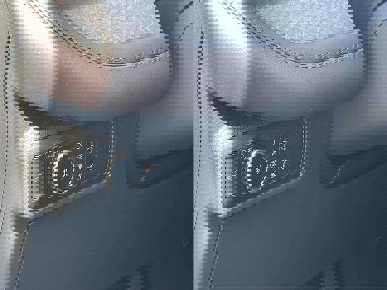 Certified 2025 Ford Explorer Platinum w/ Ultimate Package image 23