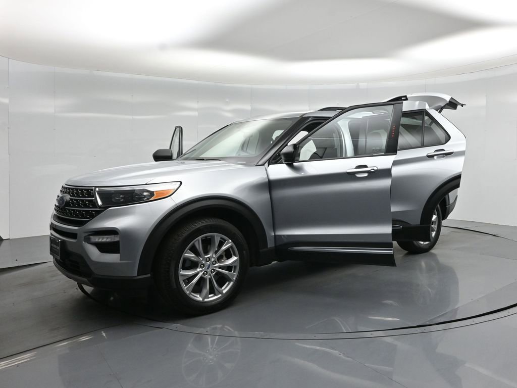 Certified 2023 Ford Explorer XLT w/ Equipment Group 202A AWD/4WD image 30
