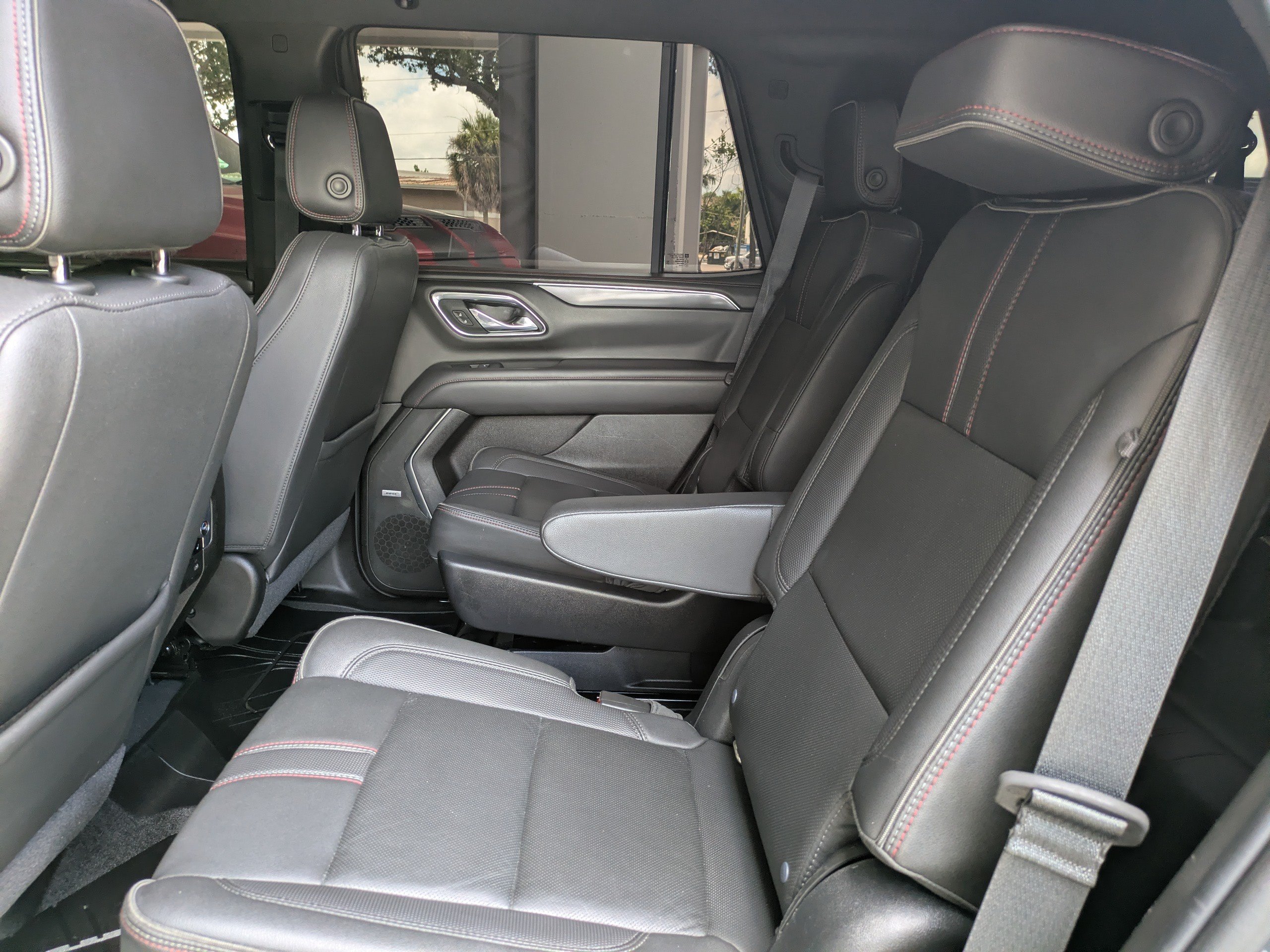 Used 2021 Chevrolet Tahoe RST w/ Luxury Package RWD image 15