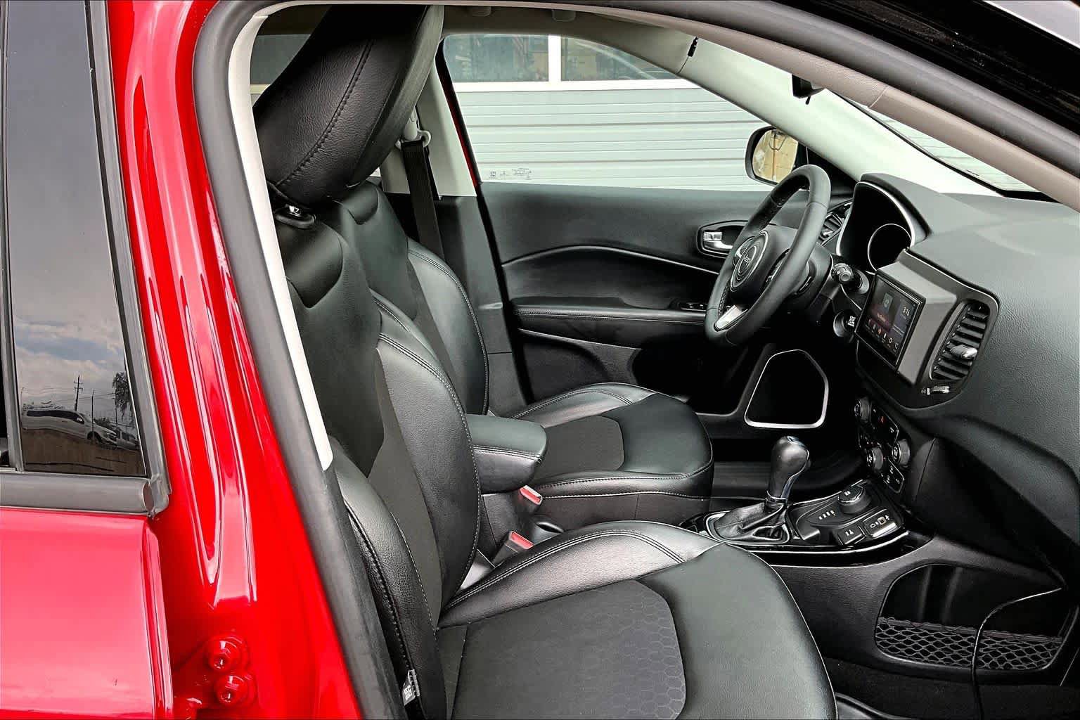 Used 2021 Jeep Compass Latitude AWD/4WD image 9