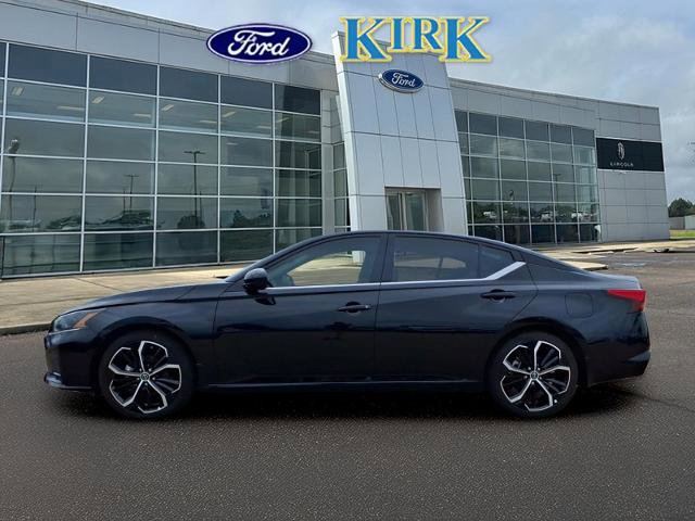 Used 2025 Nissan Altima 2.5 SR FWD image 2