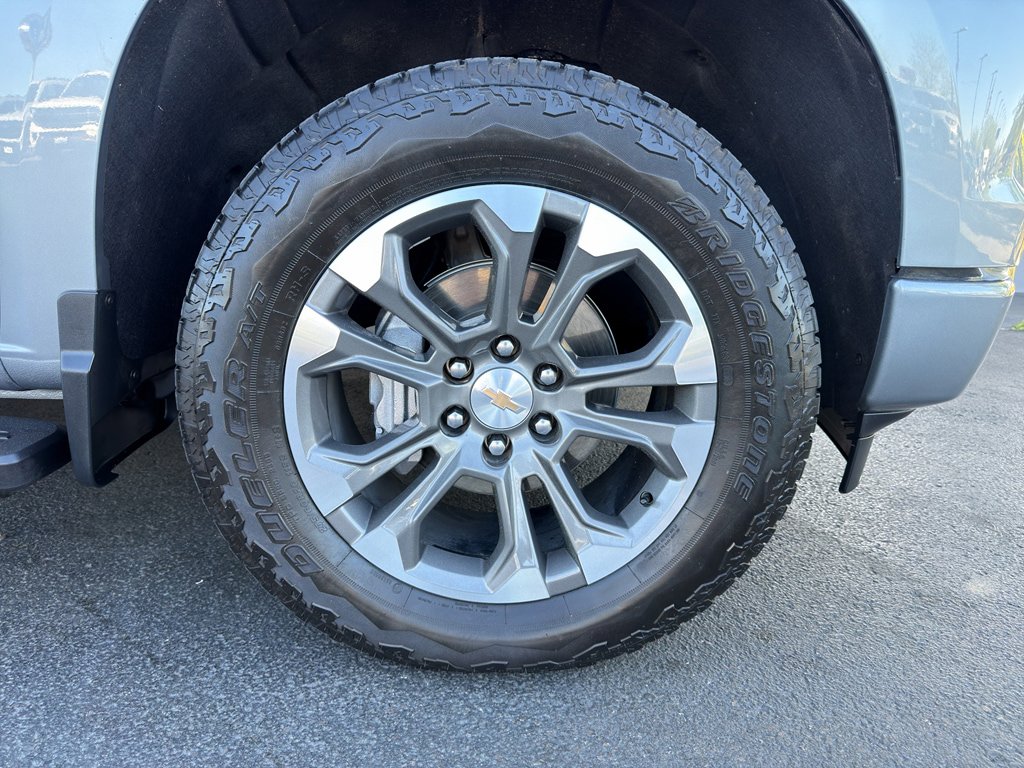 Used 2025 Chevrolet Silverado 1500 High Country w/ Technology Package AWD/4WD image 6