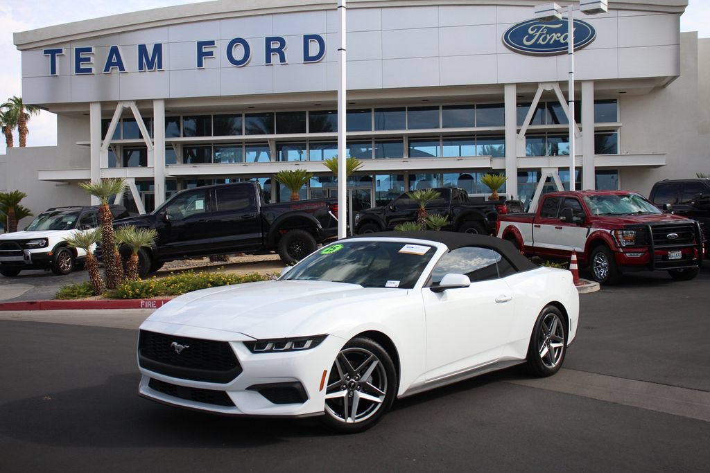 Certified 2025 Ford Mustang Convertible RWD image 2