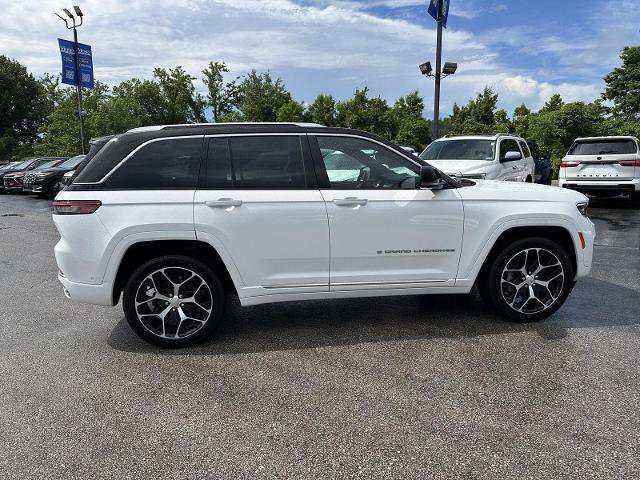 Used 2024 Jeep Grand Cherokee Summit AWD/4WD image 7