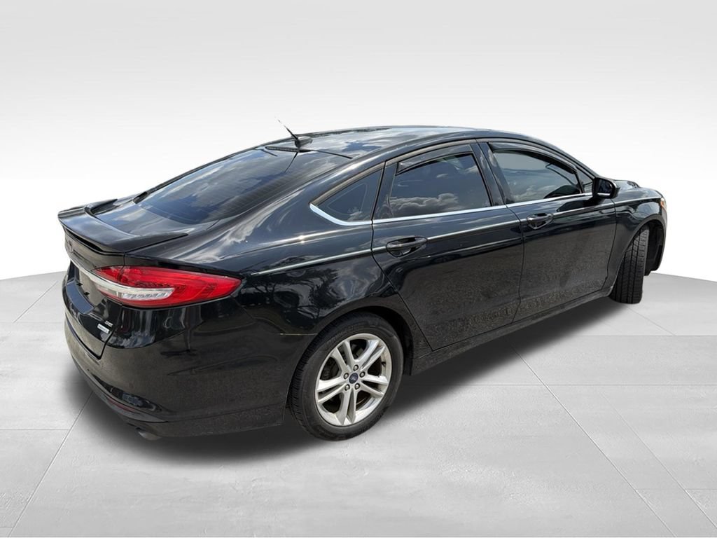 Certified 2018 Ford Fusion SE w/ Fusion SE Technology Package FWD image 10