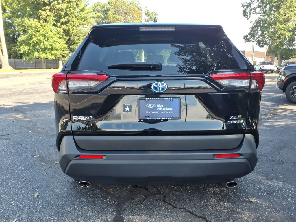 Used 2022 Toyota RAV4 XLE Premium AWD/4WD image 3
