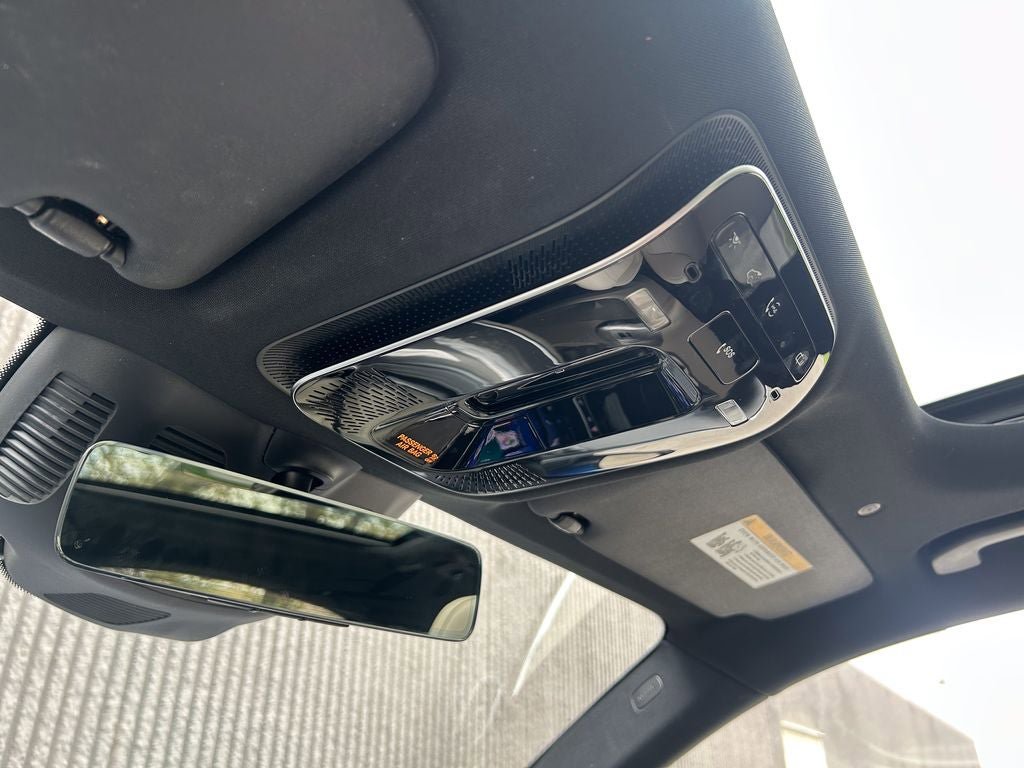 Used 2024 Mercedes-Benz GLC 300 4MATIC image 40