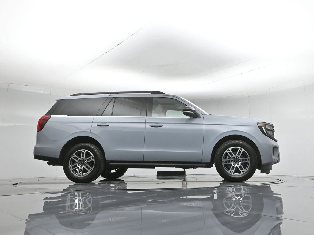 Certified 2025 Ford Expedition Active AWD/4WD image 9