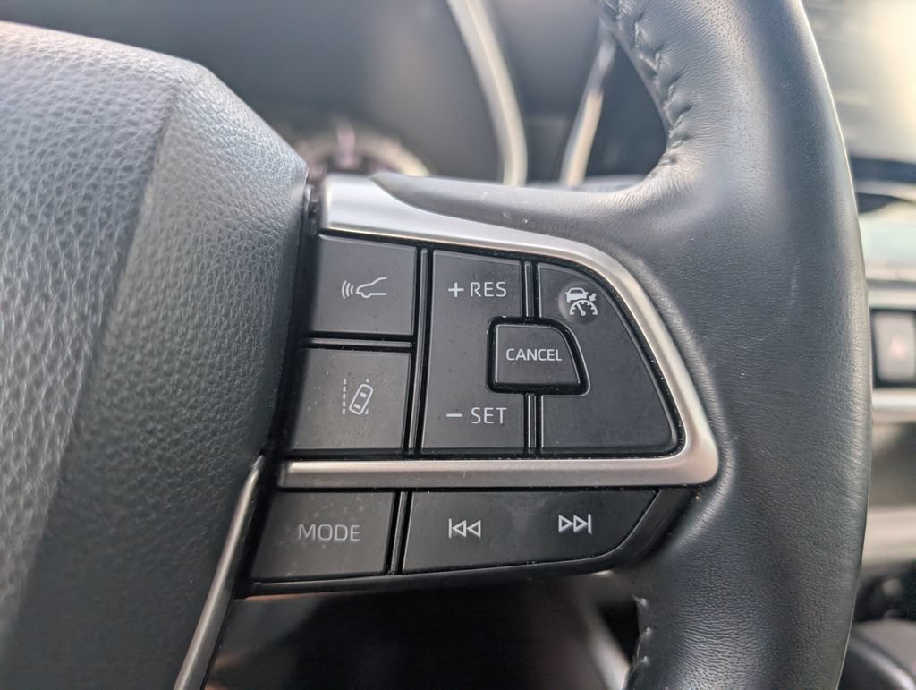 Used 2022 Toyota Highlander XLE FWD image 19