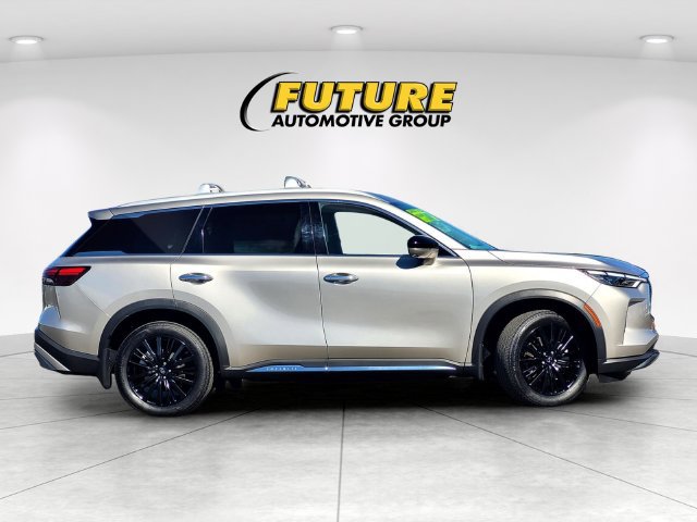 Used 2023 INFINITI QX60 Sensory w/ Vision Package AWD/4WD image 3