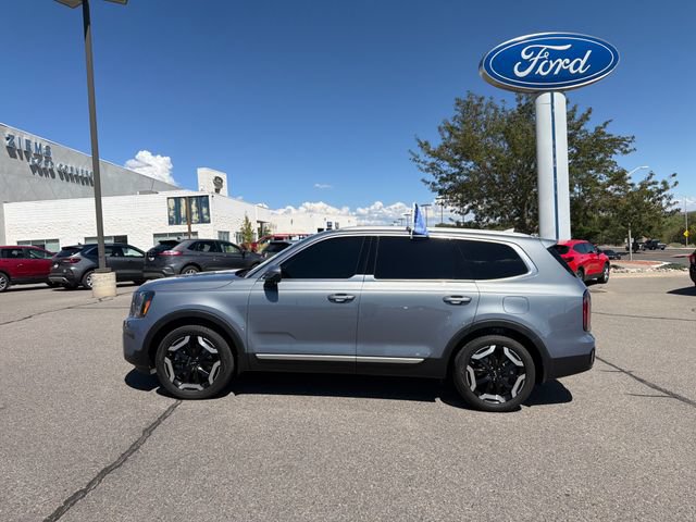 Used 2024 Kia Telluride EX FWD image 2