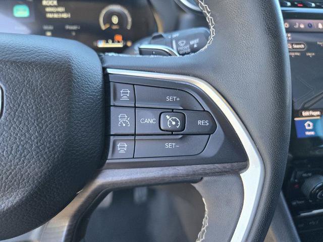 Used 2023 Jeep Grand Cherokee Limited AWD/4WD image 23