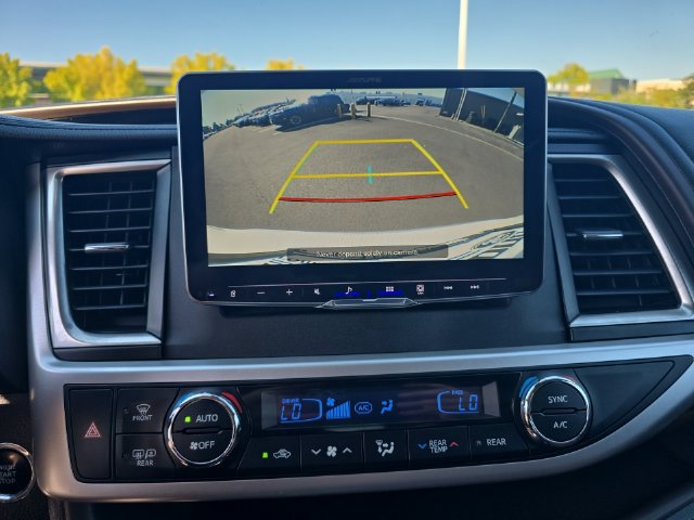 Used 2017 Toyota Highlander Limited AWD/4WD image 17
