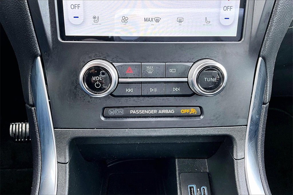 Certified 2024 Ford Edge Titanium image 31