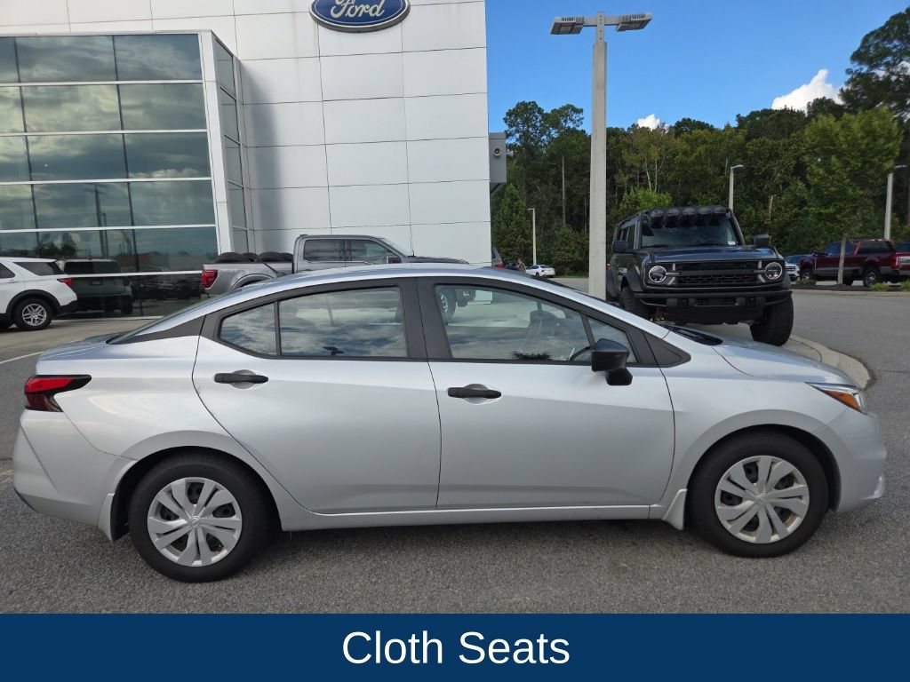 Used 2021 Nissan Versa S FWD image 2