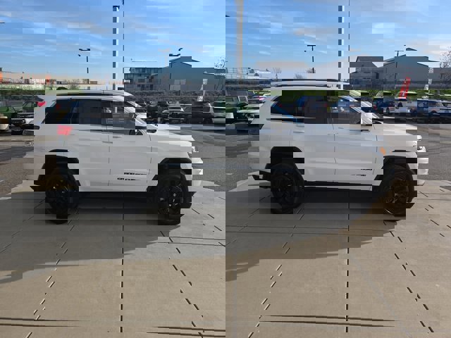 Used 2019 Jeep Grand Cherokee Laredo image 6