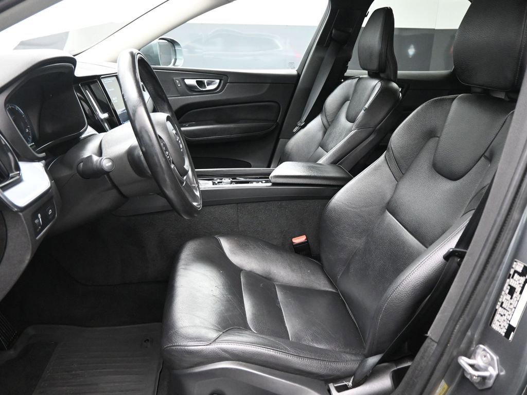 Used 2020 Volvo XC60 T5 Momentum w/ Protection Package Premier image 38