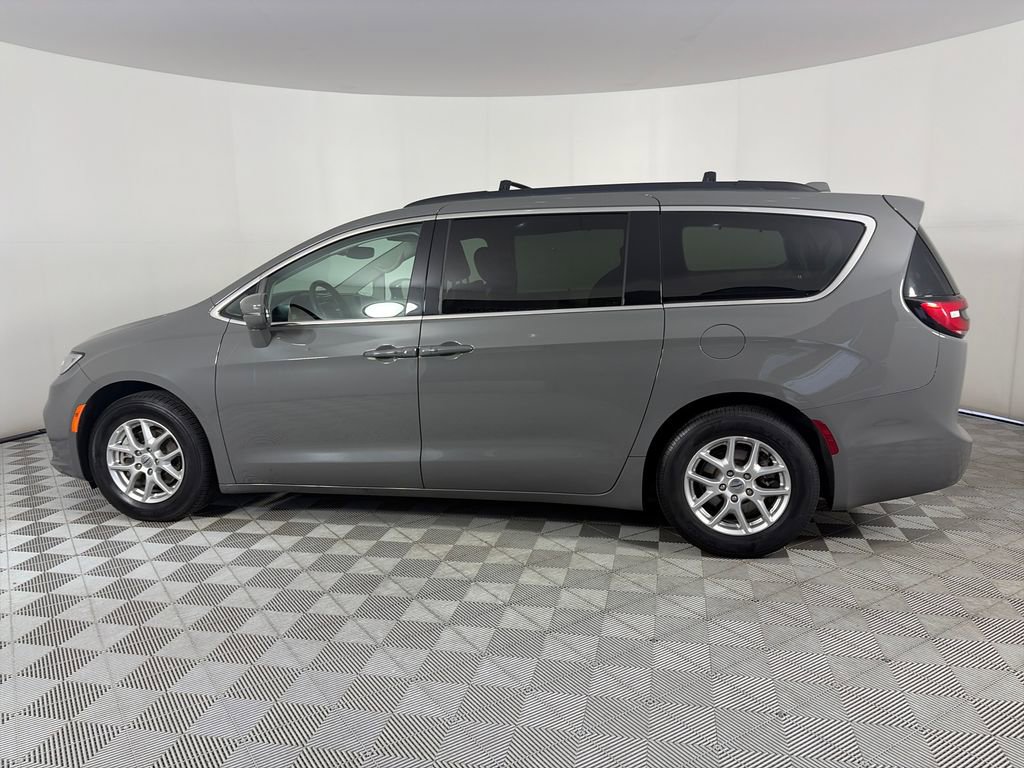 Used 2022 Chrysler Pacifica Touring-L FWD image 4