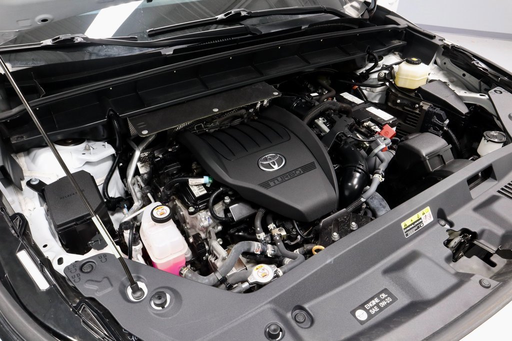 Used 2023 Toyota Highlander LE image 17