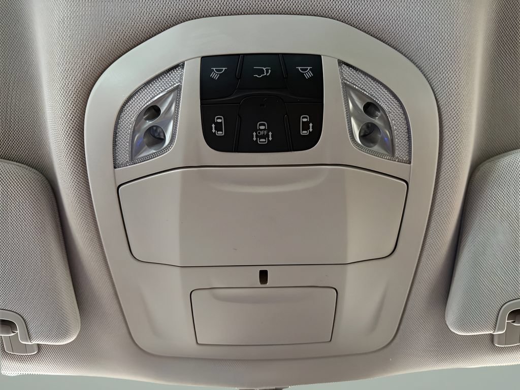 Used 2023 Chrysler Voyager LX FWD image 31
