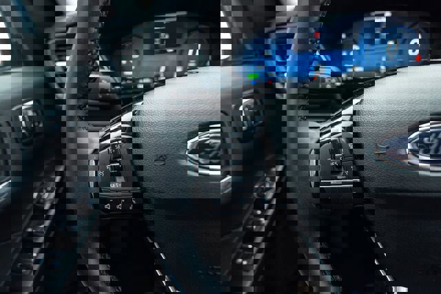 Certified 2025 Ford Escape Platinum w/ Premium Technology Package image 16