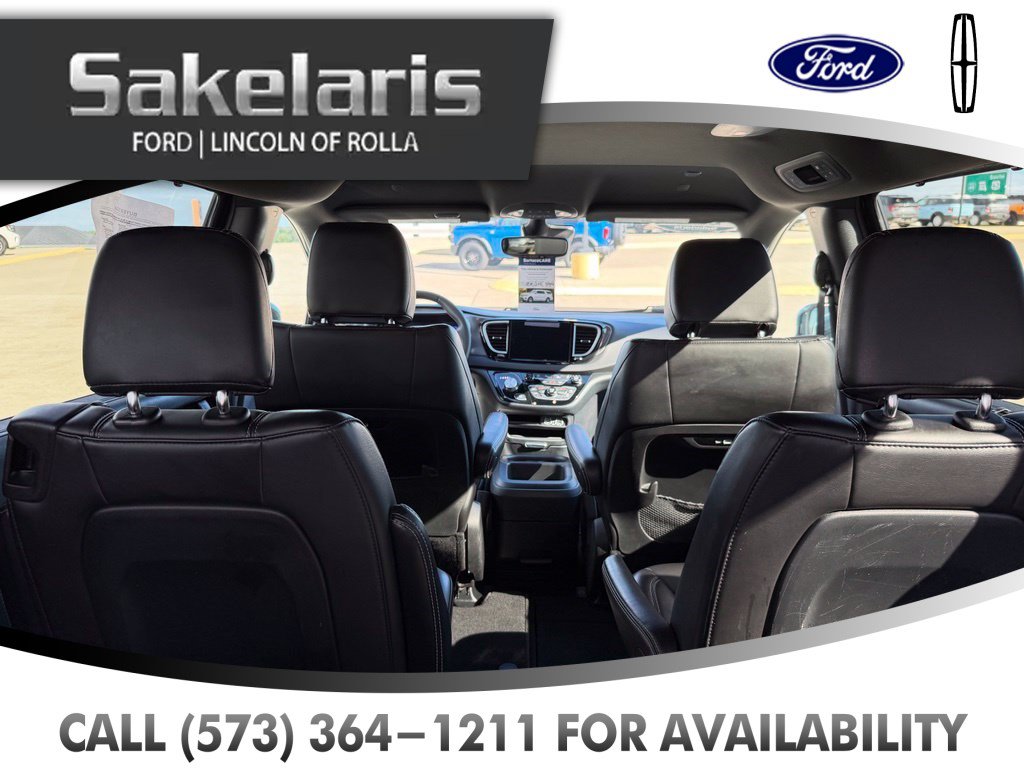 Used 2025 Chrysler Pacifica Select FWD image 44
