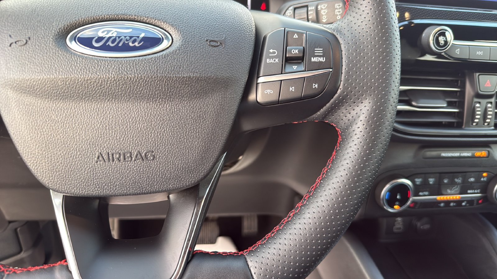 Certified 2025 Ford Escape ST-Line Select AWD/4WD image 15