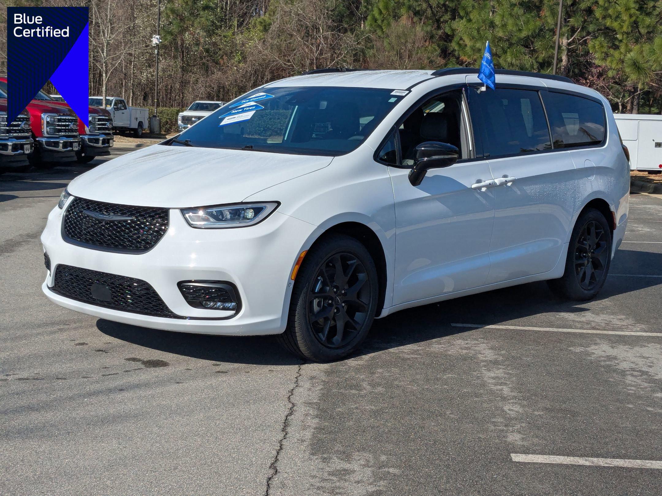 Used 2024 Chrysler Pacifica Touring-L w/ S Appearance Package image 1