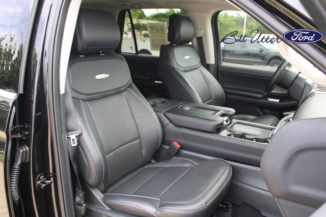 Certified 2025 Ford Expedition Max Platinum w/ Driver's Package AWD/4WD image 11