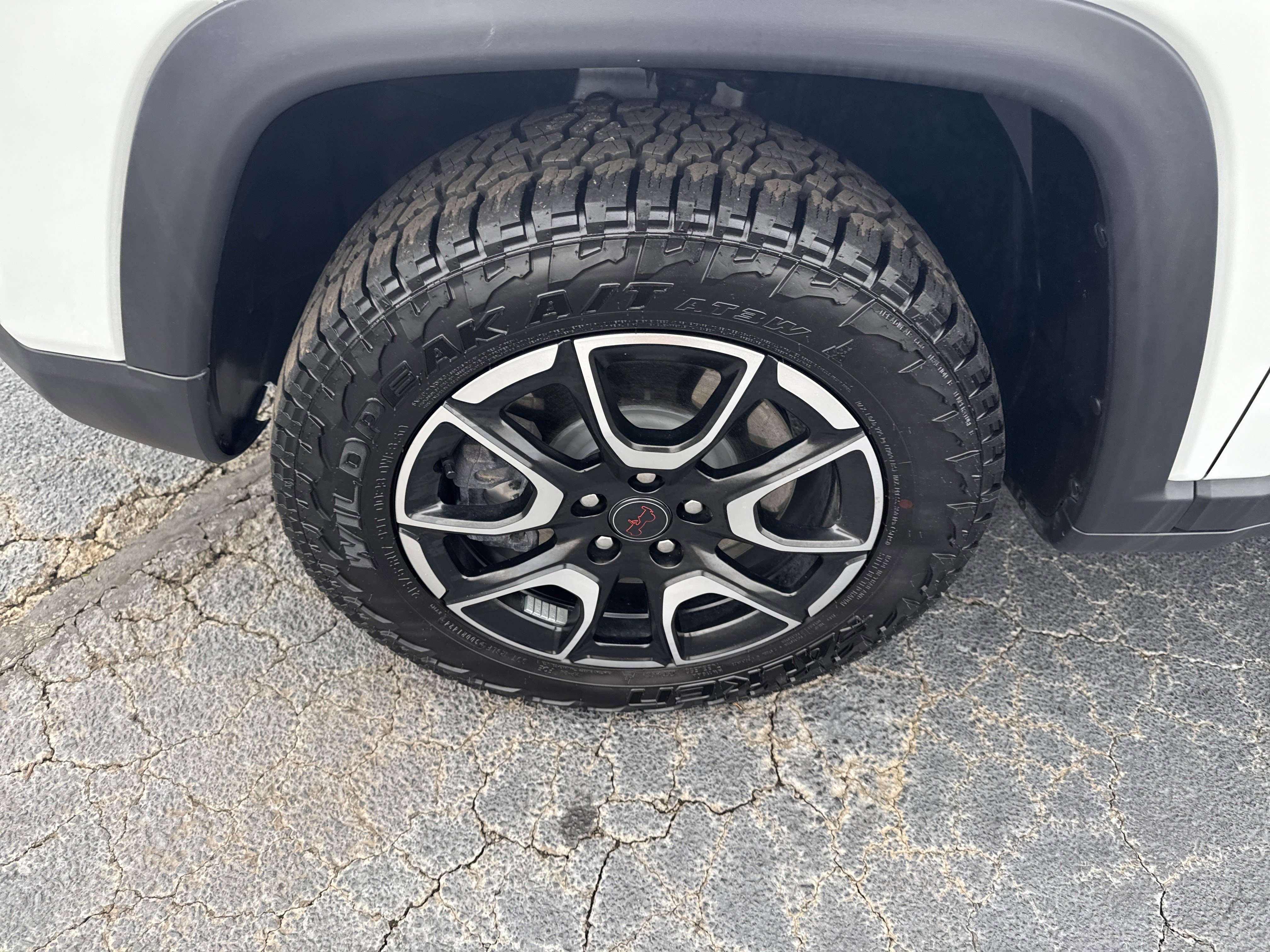 Used 2025 Jeep Compass Trailhawk image 11