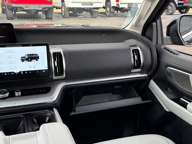 Certified 2025 Ford Expedition Platinum image 50