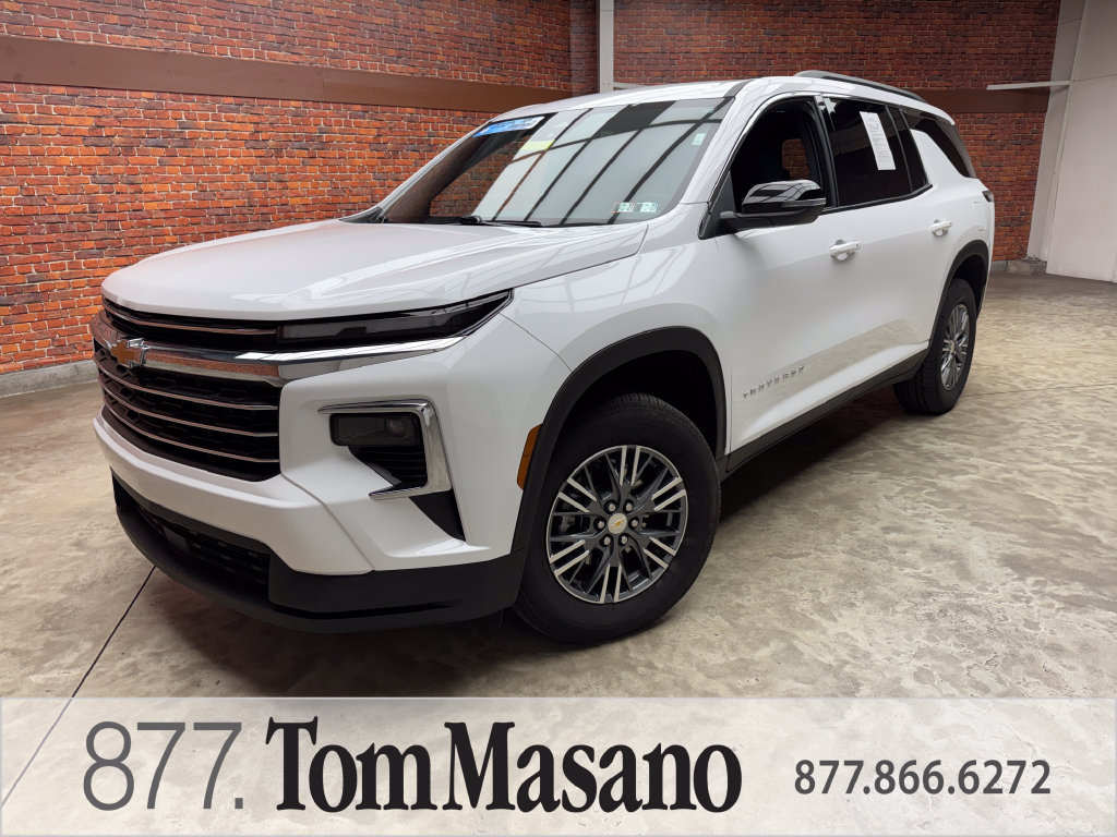 Used 2026 Chevrolet Traverse LT FWD image 1