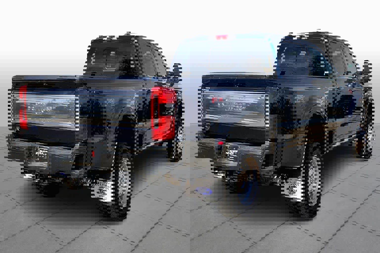 Certified 2025 Ford F450 King Ranch w/ FX4 Off-Road Package image 3