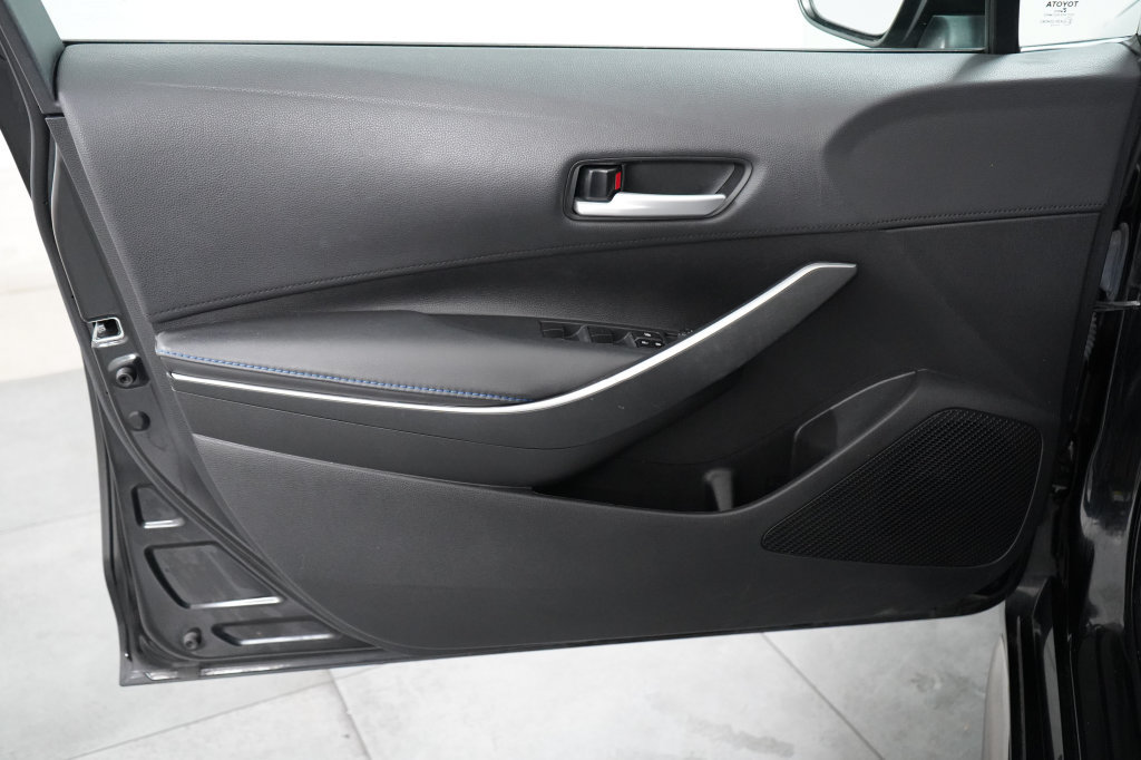 Used 2020 Toyota Corolla SE w/ SE Premium Package FWD image 29