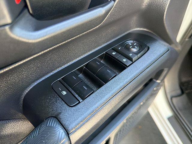 Used 2025 Toyota 4Runner SR5 AWD/4WD image 15