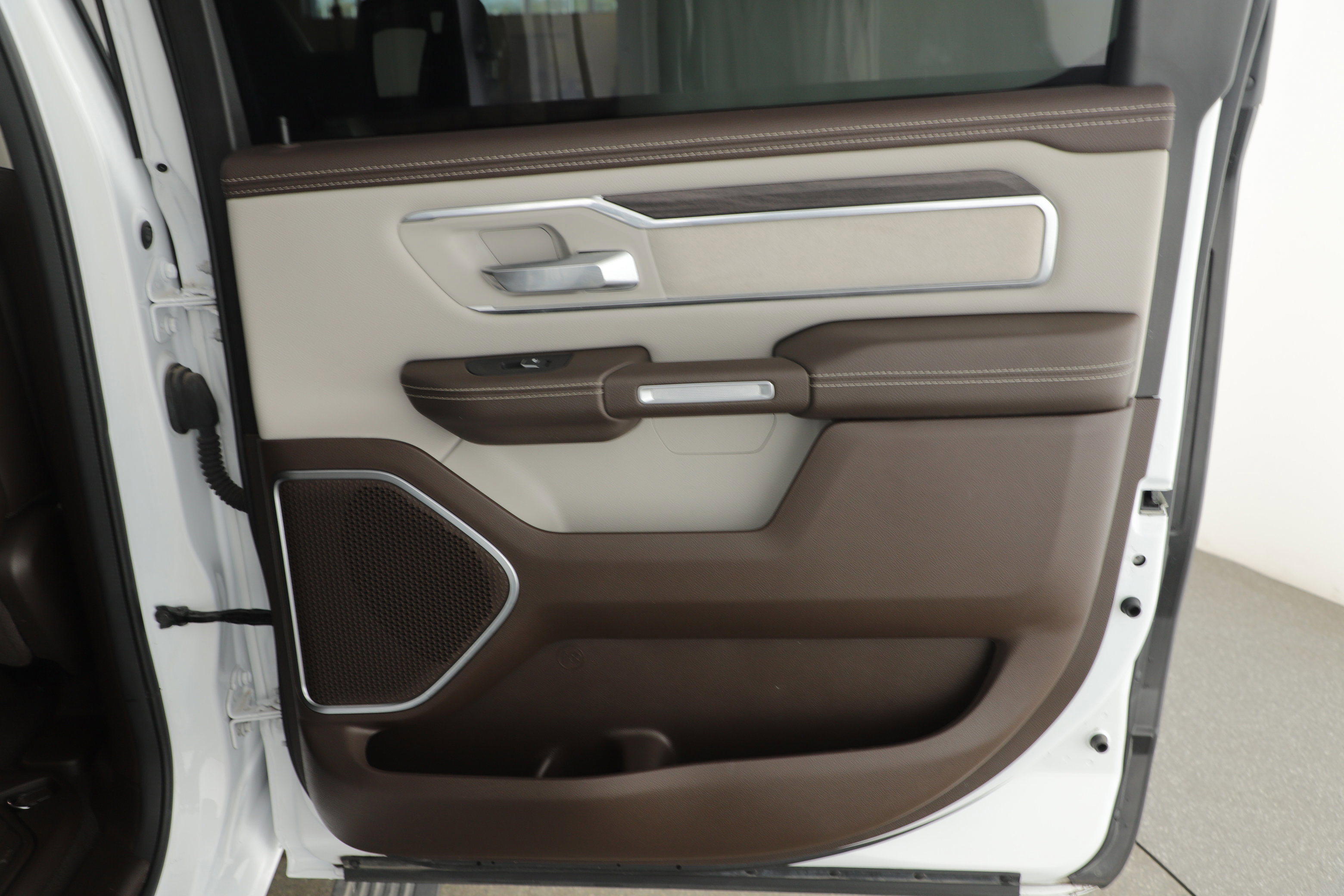 Used 2025 RAM 1500 Laramie w/ Laramie Southwest Edition image 9