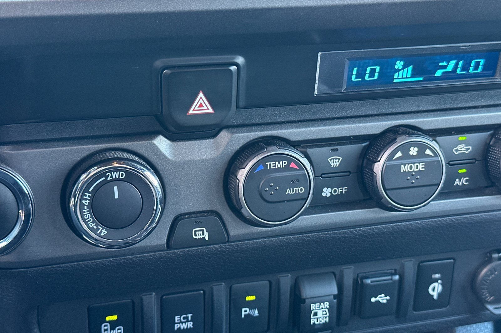 Used 2023 Toyota Tacoma TRD Off-Road w/ Technology Package AWD/4WD image 28