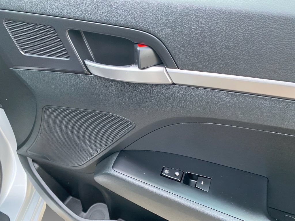 Used 2019 Hyundai Elantra SE w/ Cargo Package FWD image 13