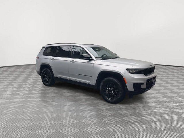 Used 2025 Jeep Grand Cherokee L Altitude AWD/4WD image 35