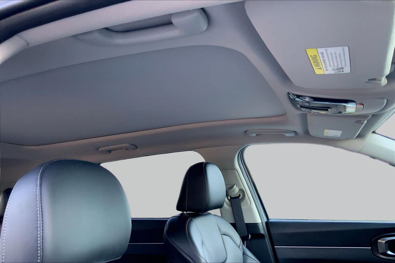 Used 2023 Kia Sorento S w/ Panoramic Sunroof Package FWD image 13