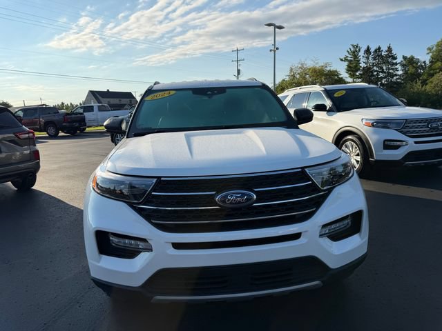 Certified 2024 Ford Explorer XLT w/ Equipment Group 202A AWD/4WD image 2
