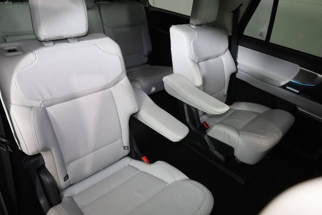 Certified 2025 Ford Expedition Platinum w/ Driver's Package AWD/4WD image 10