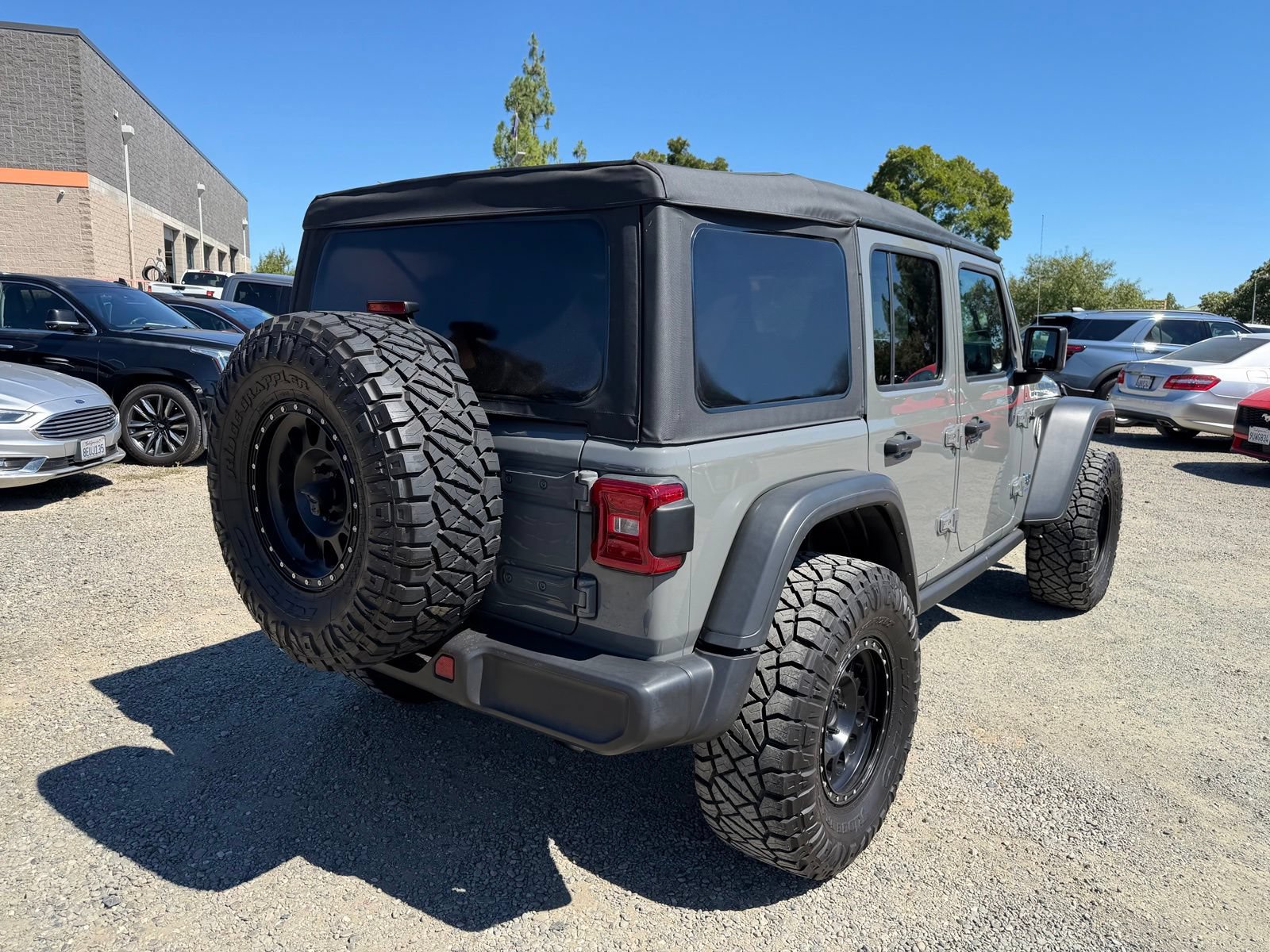 Used 2023 Jeep Wrangler Unlimited Rubicon 4xe AWD/4WD image 5