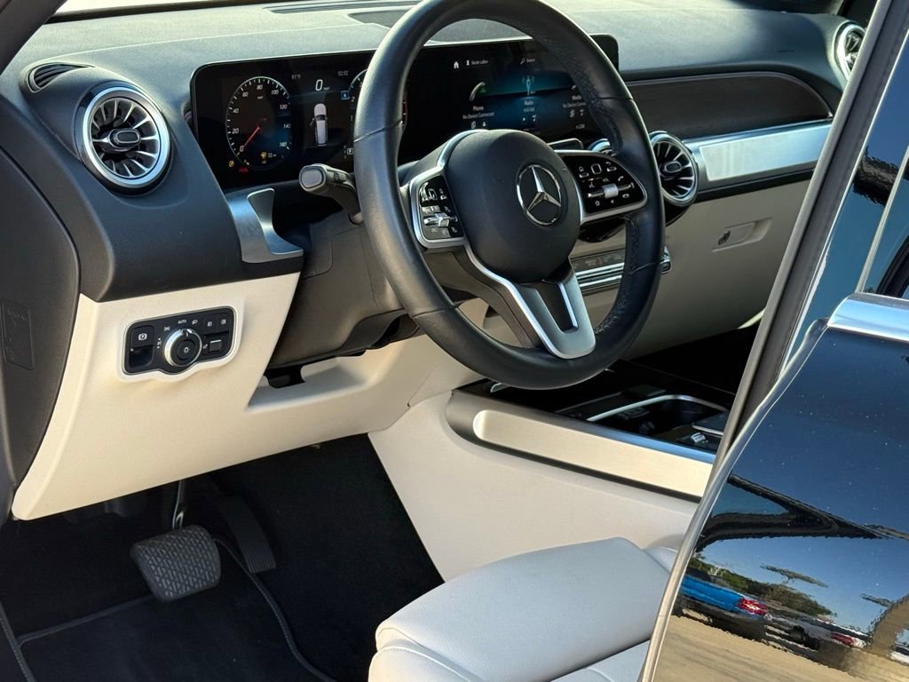 Used 2022 Mercedes-Benz GLB 250 w/ Premium Package Lite image 7