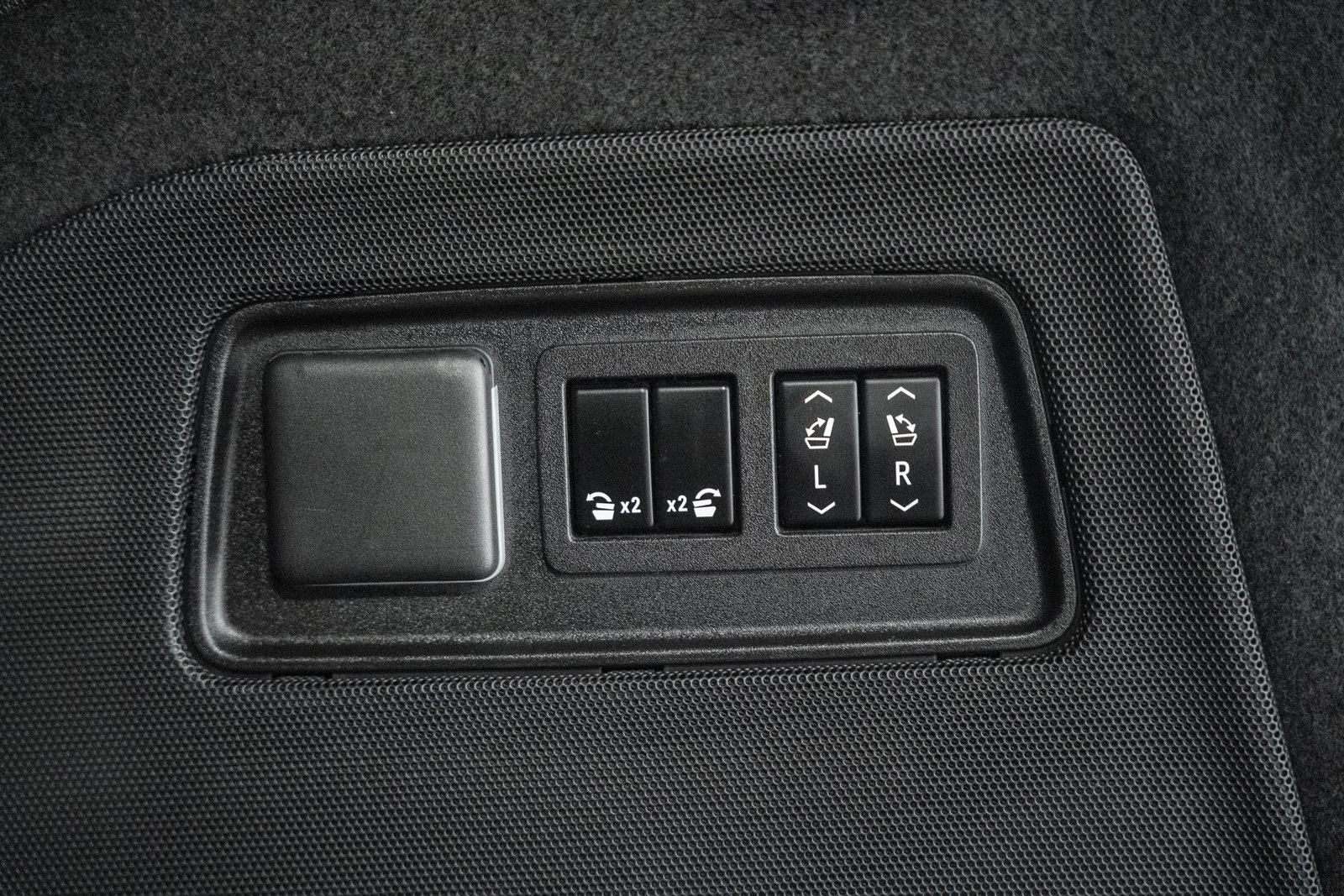 Used 2023 Cadillac Escalade ESV Sport w/ LPO, ONYX Package AWD/4WD image 9