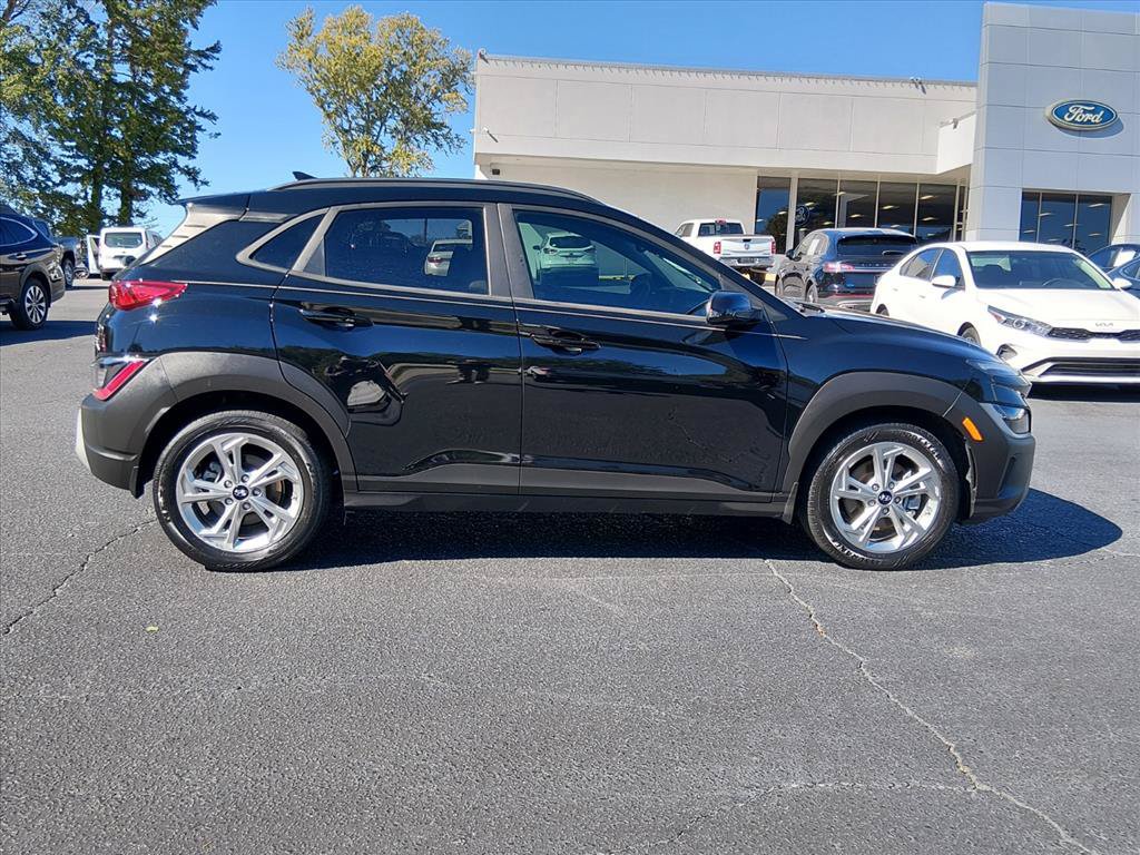 Used 2023 Hyundai Kona SEL AWD/4WD image 3