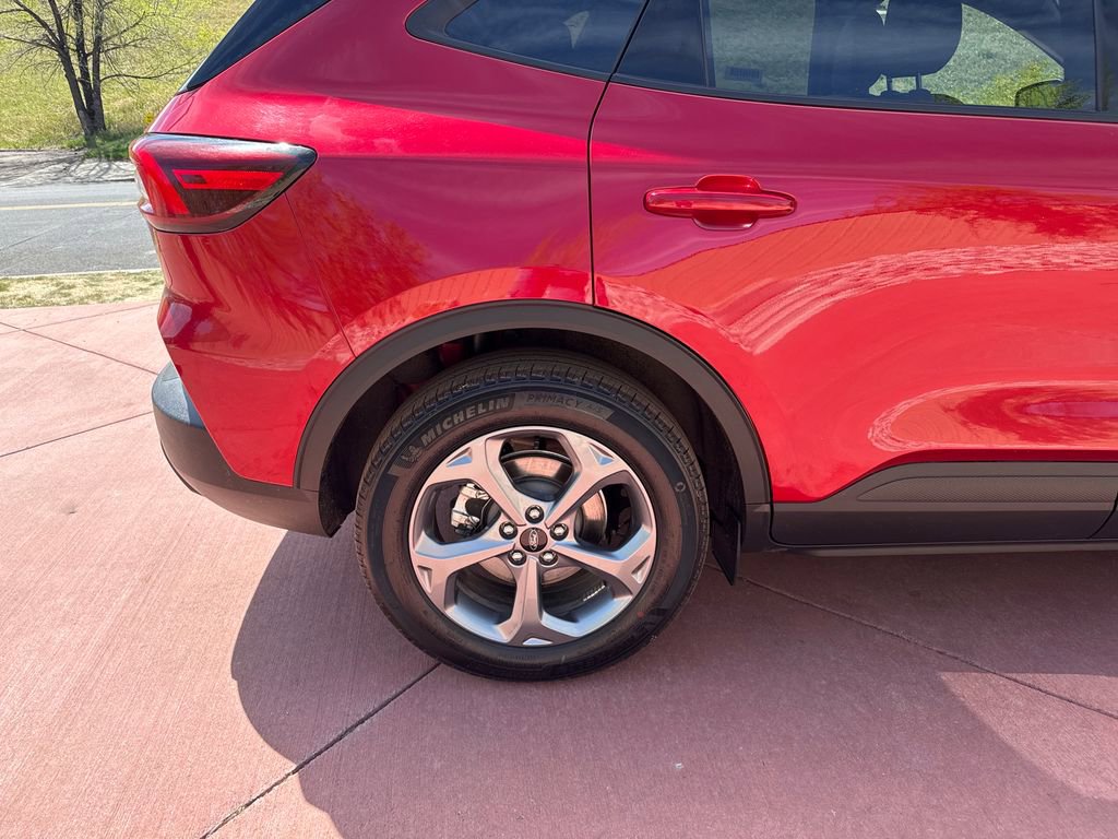 Certified 2025 Ford Escape ST-Line AWD/4WD image 31