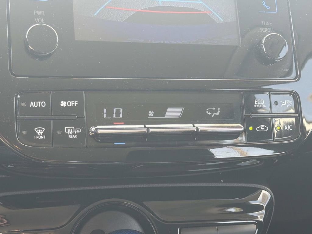 Used 2019 Toyota Prius L Eco w/ Carpet Mat Package FWD image 14