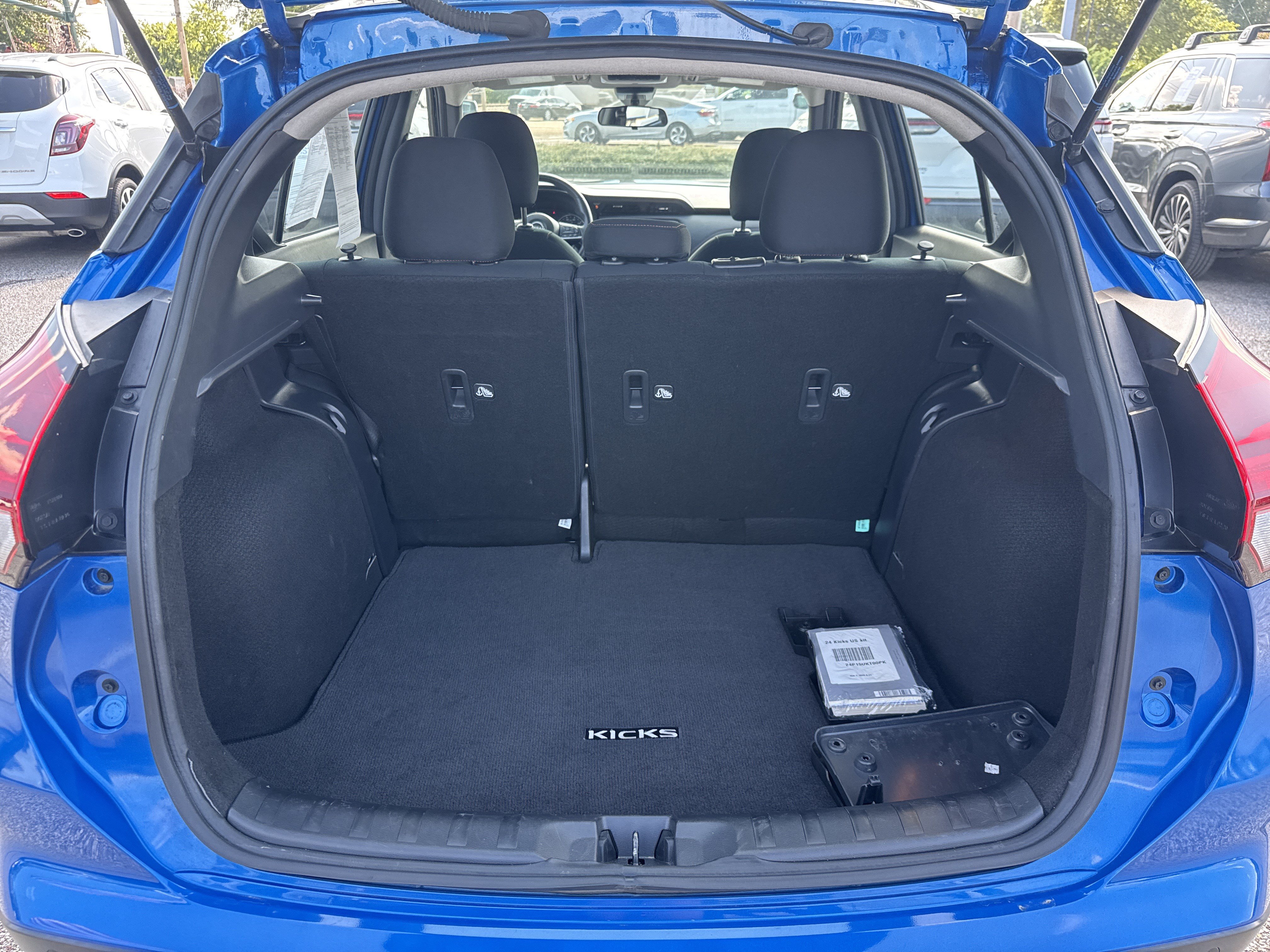 Used 2024 Nissan Kicks SR FWD image 13